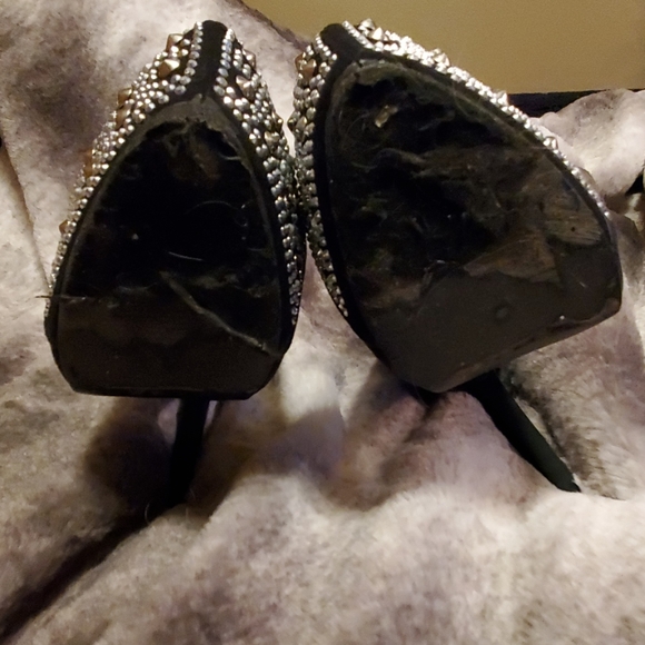 Heels - Picture 3 of 3